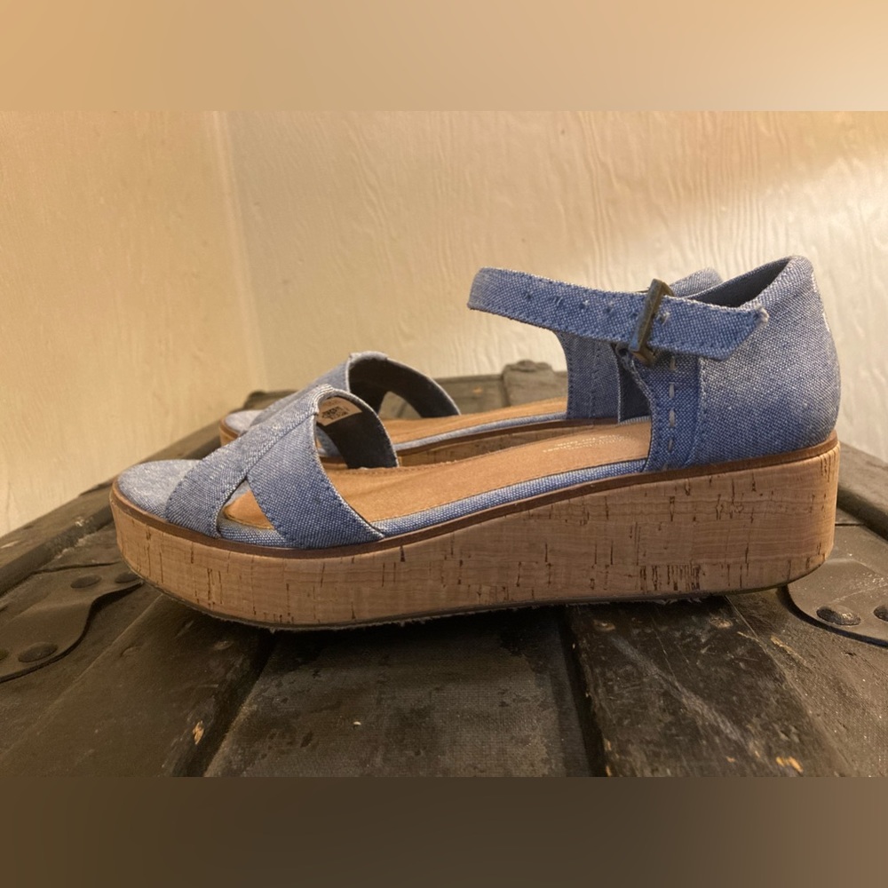 Tom's chambray blue platform strappy sandal, cork wedge heel 9 wide